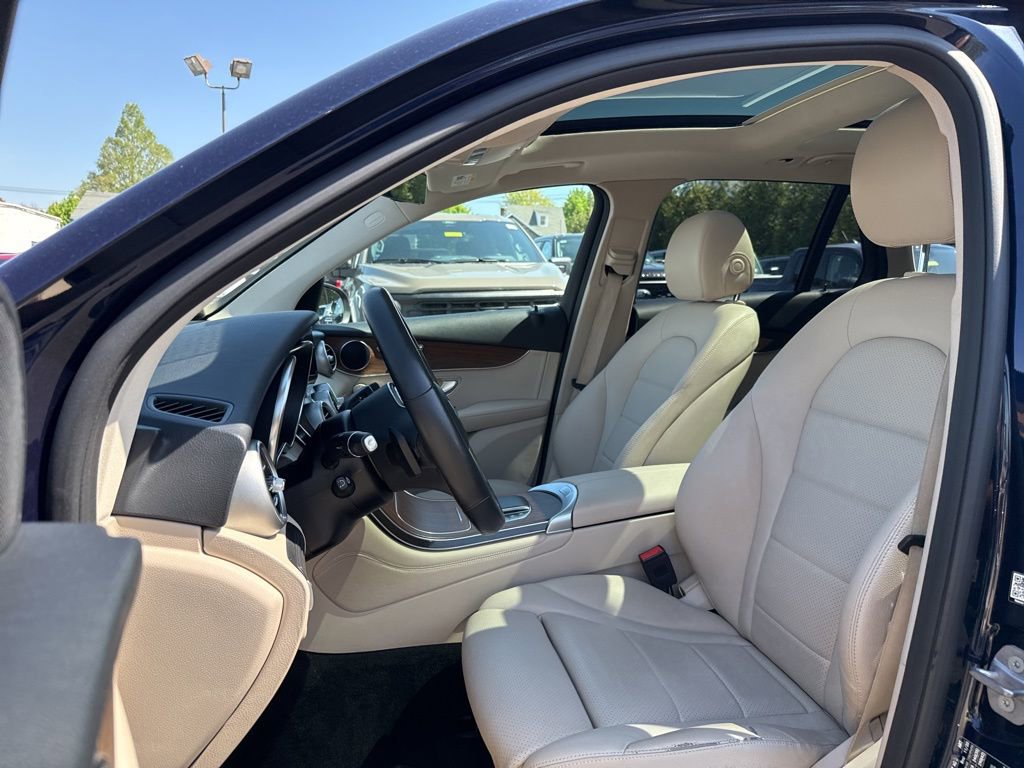 Used 2021 Mercedes-Benz GLC 300 4MATIC image 15