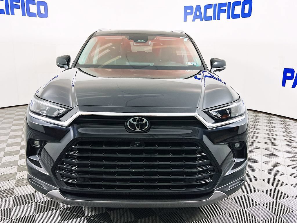 Used 2024 Toyota Grand Highlander AWD image 3