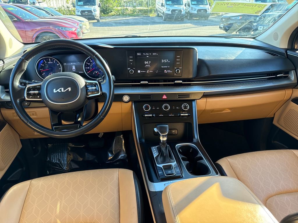 Used 2022 Kia Carnival LX image 5