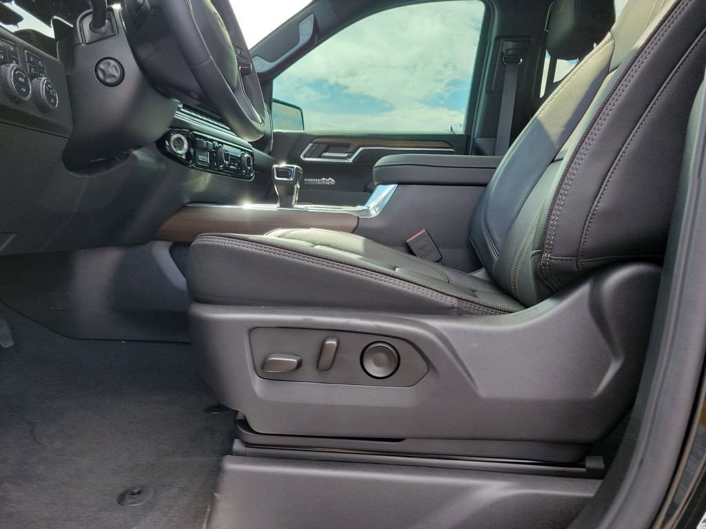 Used 2024 Chevrolet Silverado 1500 High Country w/ High Country Premium Package image 18