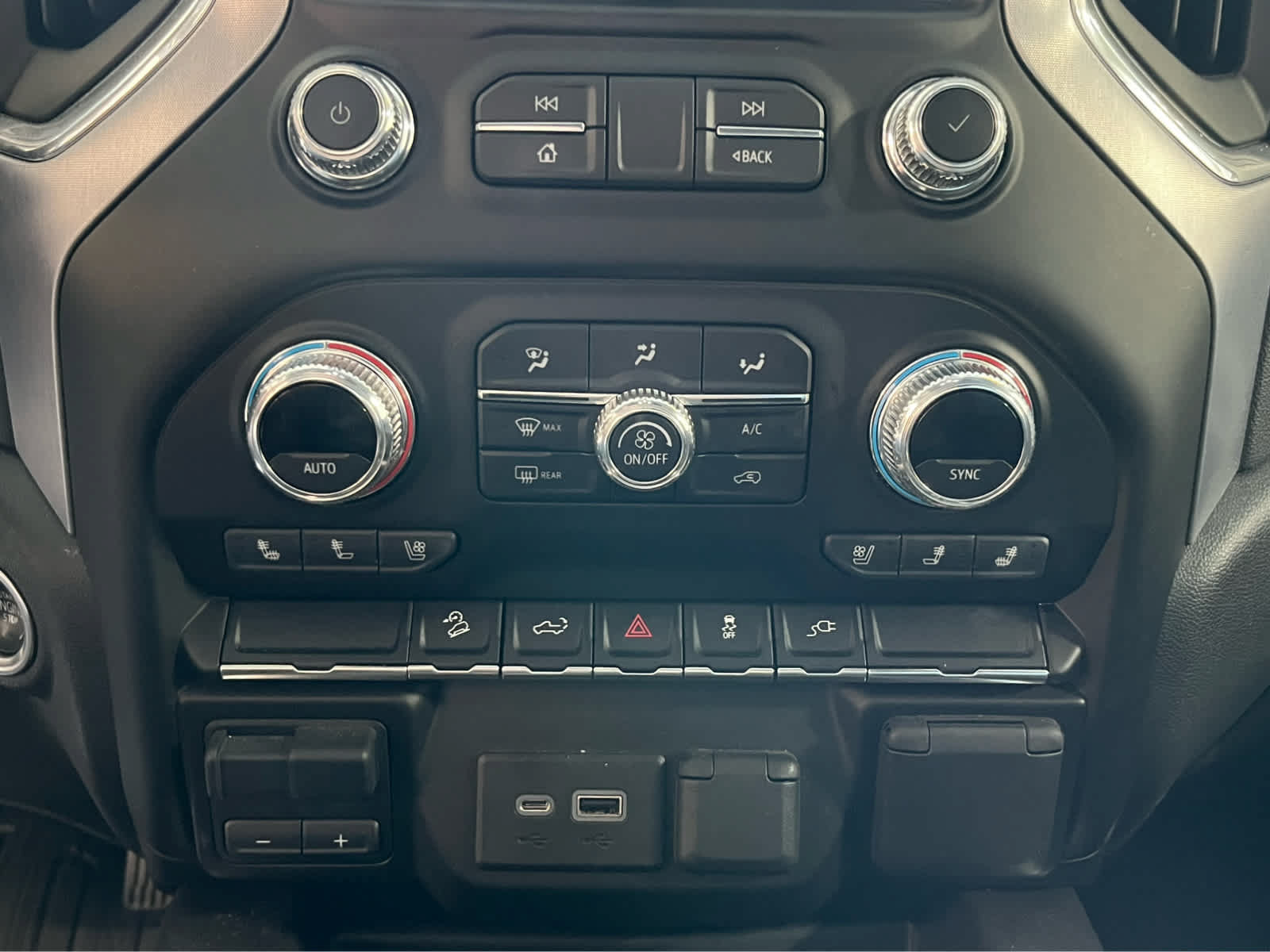 Used 2022 GMC Sierra 1500 SLT w/ SLT Premium Package AWD/4WD image 28