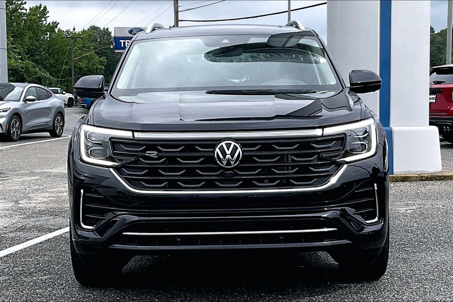 Used 2025 Volkswagen Atlas SEL Premium R-Line AWD/4WD image 2