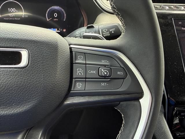 Used 2023 Jeep Grand Cherokee Laredo RWD image 22