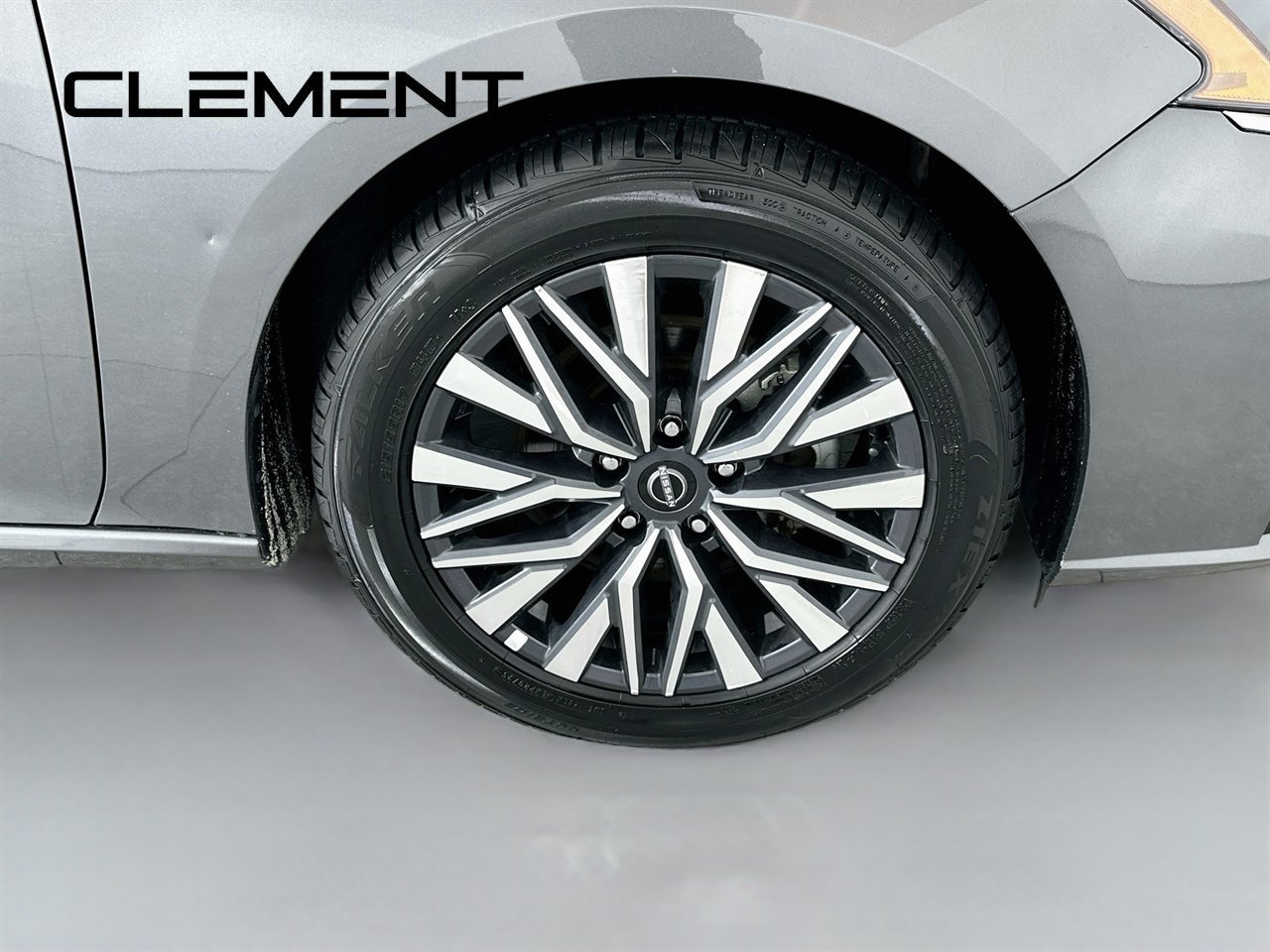 Used 2025 Nissan Altima 2.5 SV FWD image 34