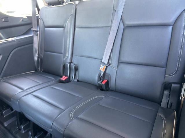 Used 2022 GMC Yukon SLT w/ SLT Premium Package image 16