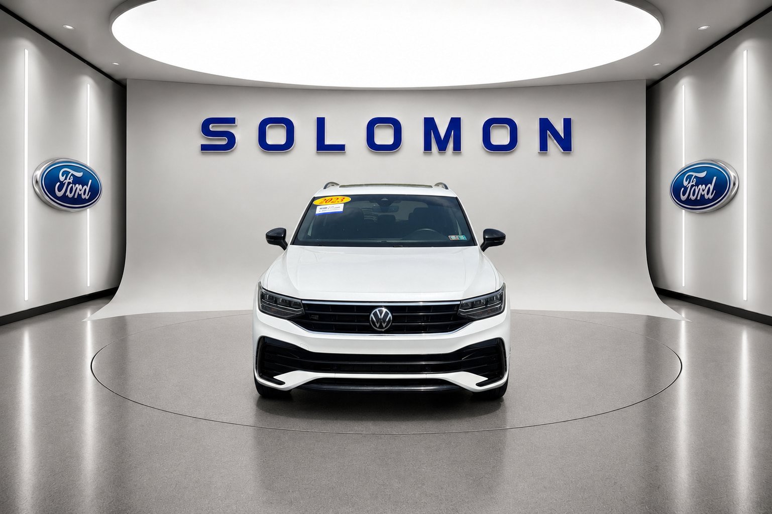 Used 2023 Volkswagen Tiguan SE R-Line FWD image 2