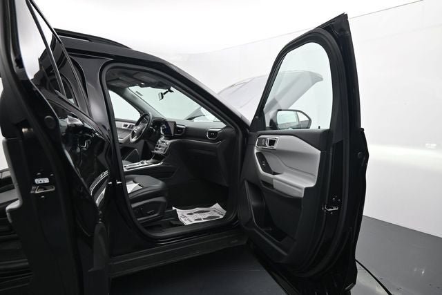 Certified 2024 Ford Explorer XLT w/ Equipment Group 202A AWD/4WD image 19