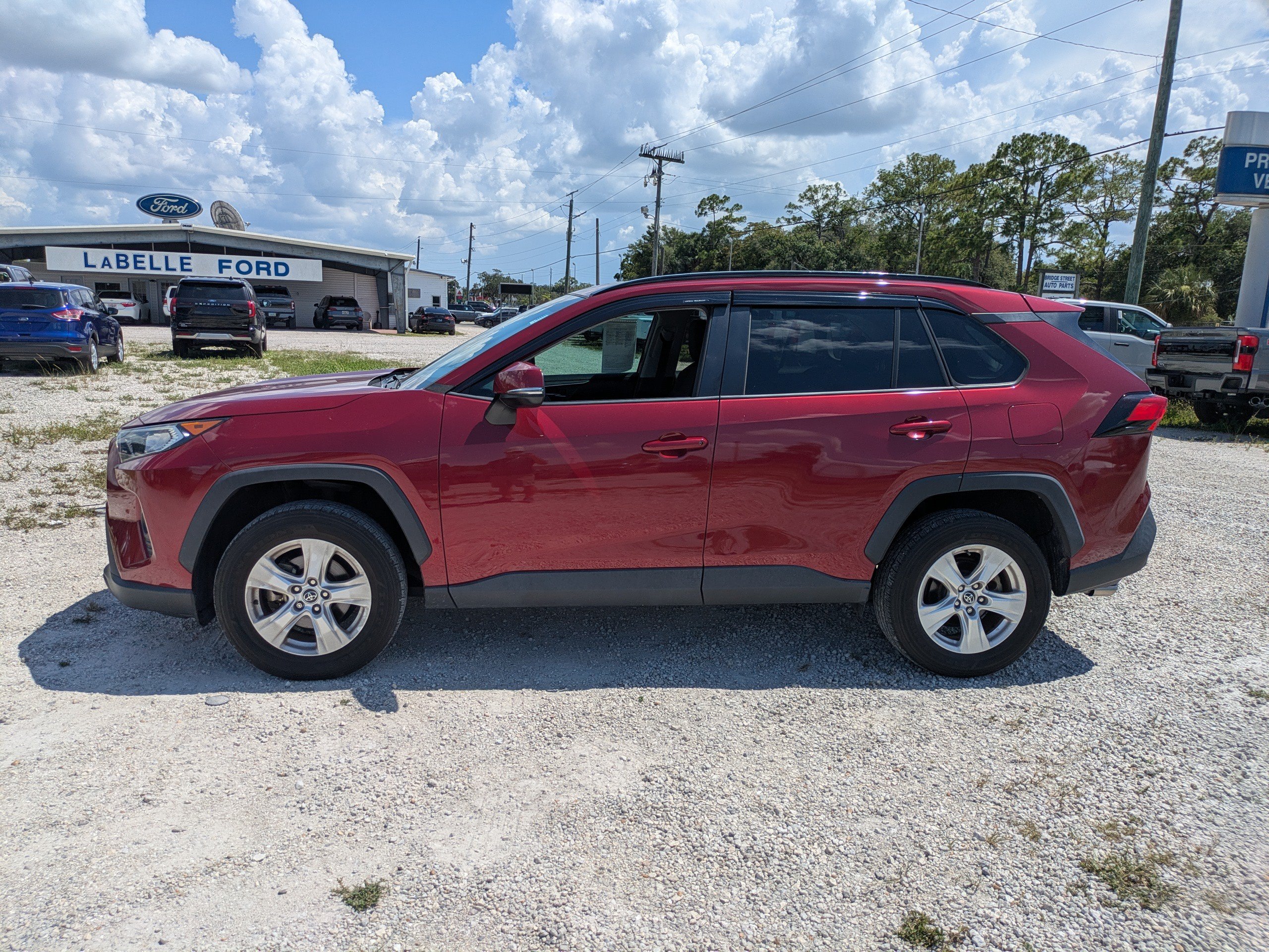 Used 2020 Toyota RAV4 XLE w/ Convenience Package FWD image 7
