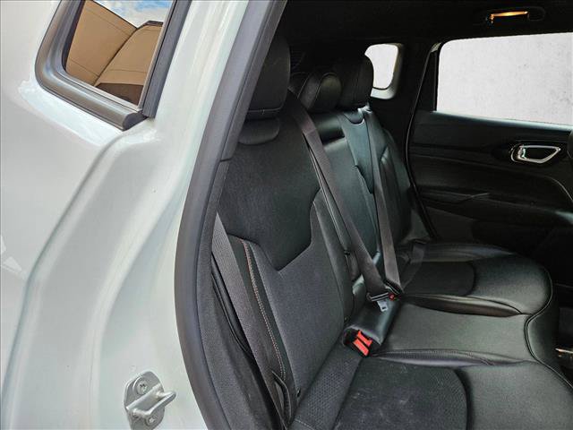 Used 2025 Jeep Compass Trailhawk AWD/4WD image 17