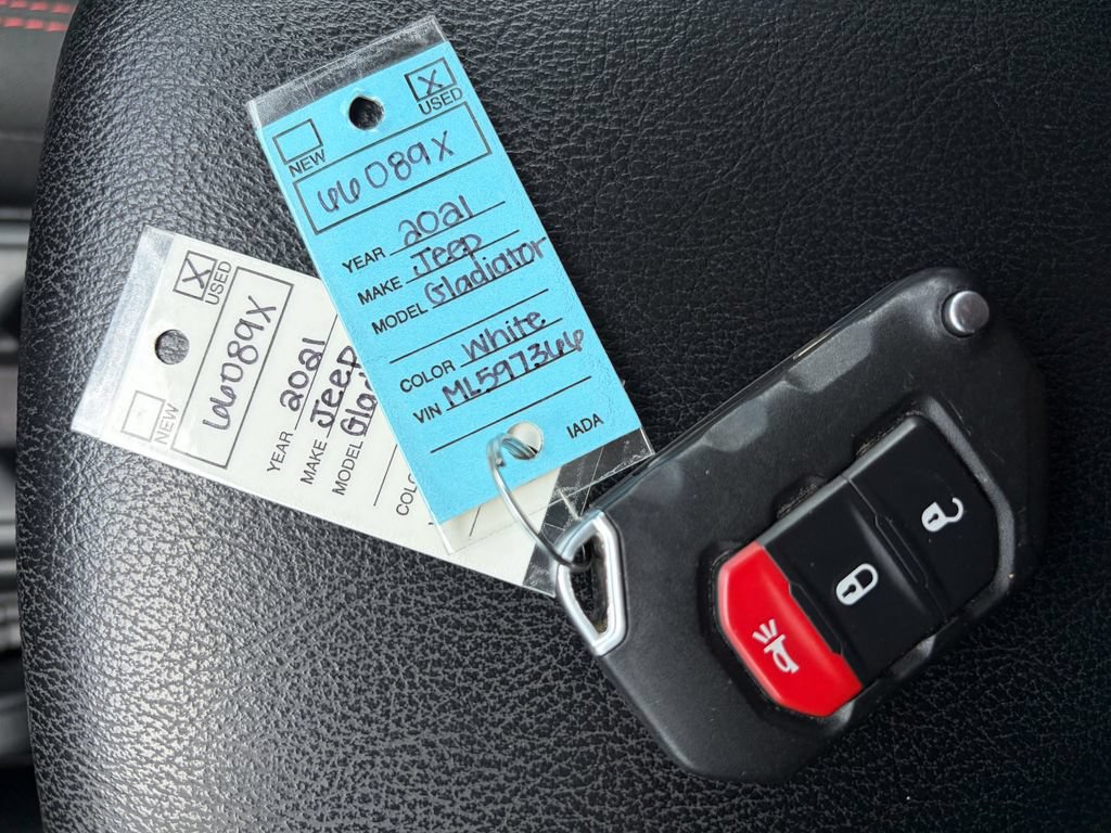 Used 2021 Jeep Gladiator Rubicon AWD/4WD image 32