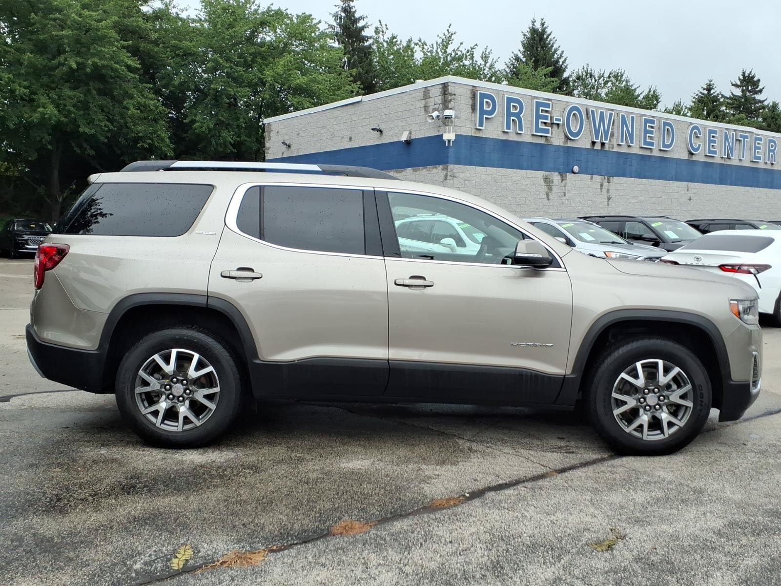 Used 2022 GMC Acadia SLE w/ Driver Convenience Package AWD/4WD image 2
