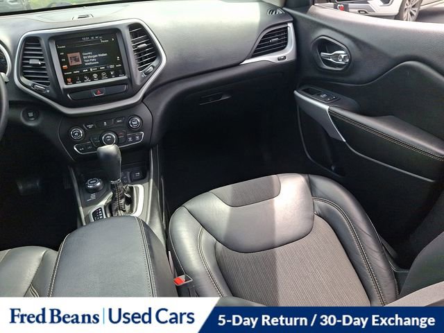 Used 2018 Jeep Cherokee Latitude Plus AWD/4WD image 16