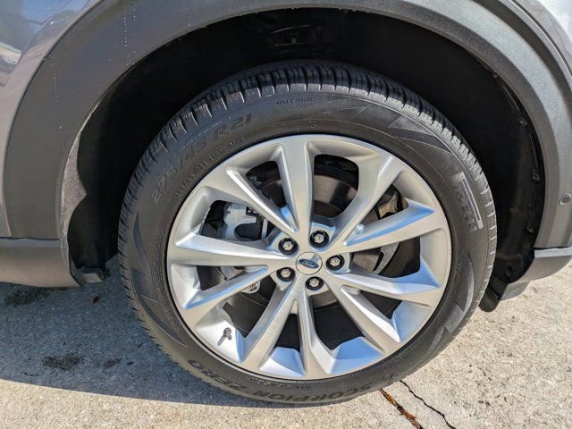 Certified 2023 Ford Explorer Platinum w/ Technology Package image 11