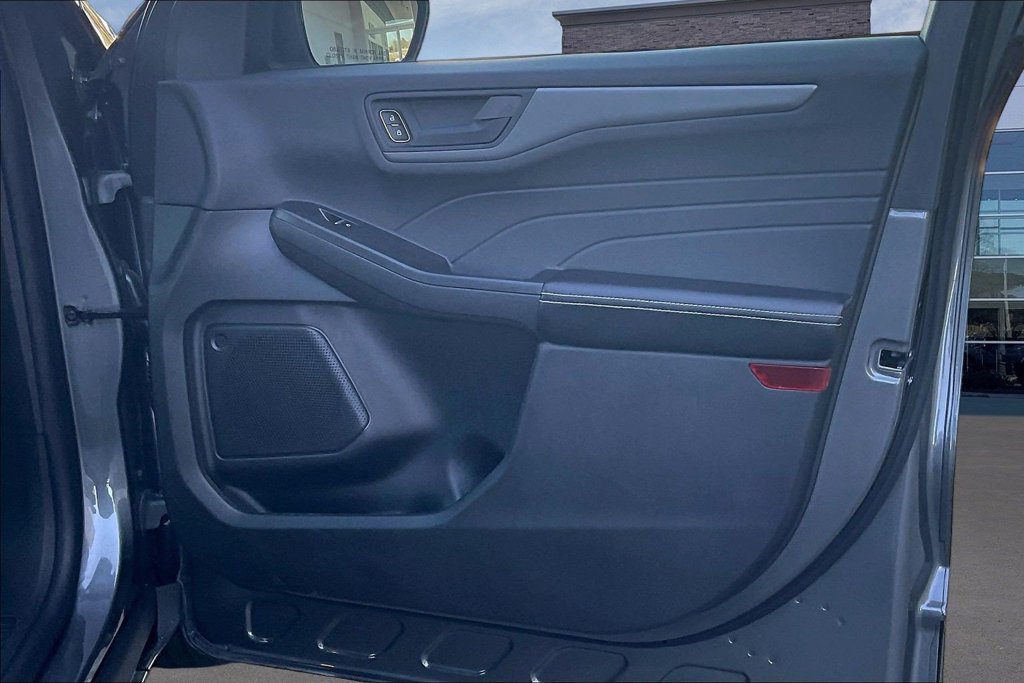 Certified 2025 Ford Escape Active AWD/4WD image 29