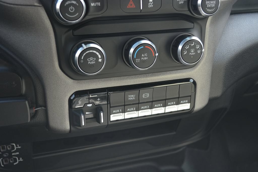 Used 2022 RAM 2500 Tradesman w/ Chrome Appearance Group AWD/4WD image 13