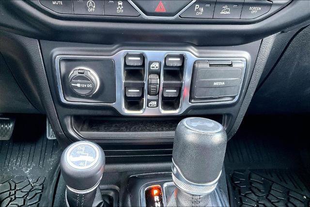 Used 2022 Jeep Wrangler Unlimited Sahara AWD/4WD image 24