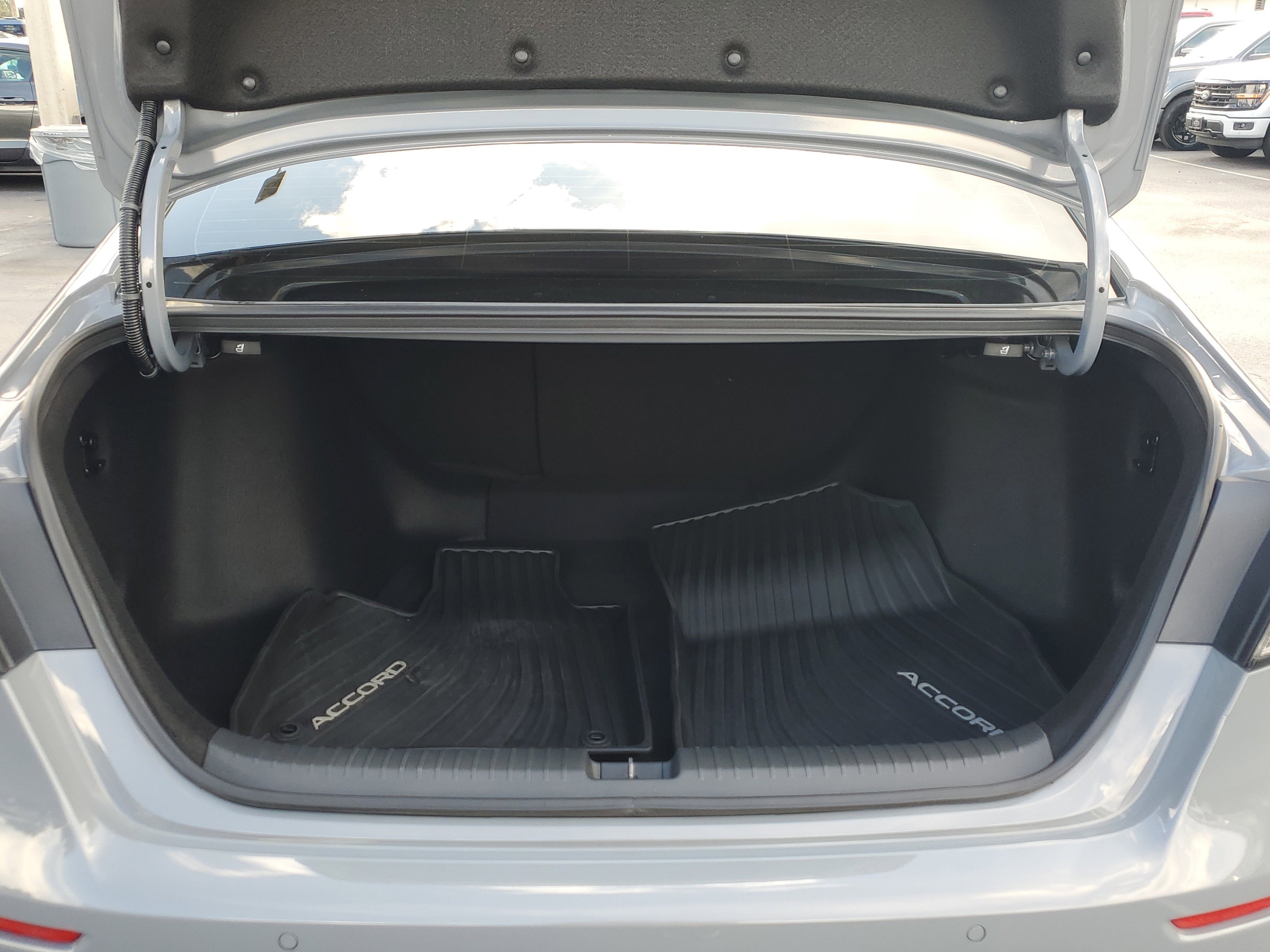 Used 2024 Honda Accord Touring image 11