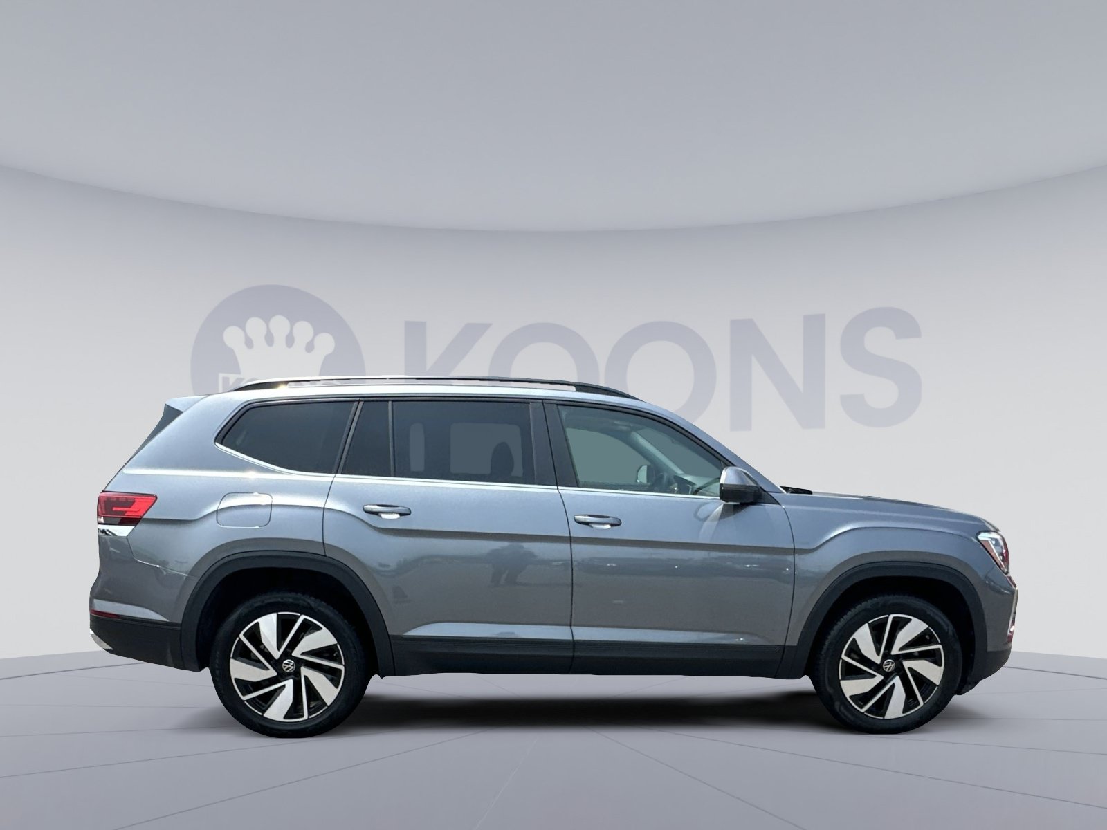 Used 2025 Volkswagen Atlas SE AWD/4WD image 12
