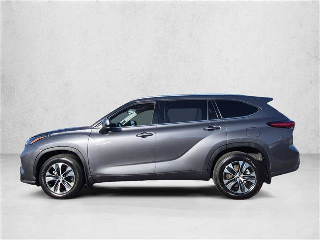 Used 2021 Toyota Highlander XLE AWD/4WD image 9