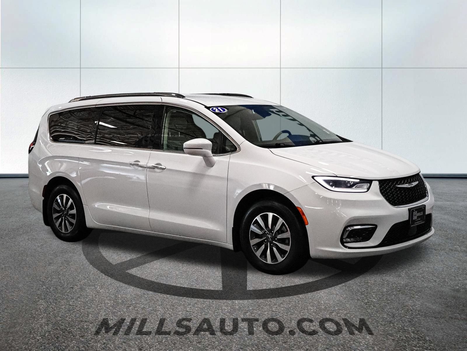 Used 2021 Chrysler Pacifica Touring-L FWD image 10