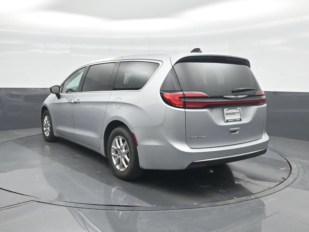 Used 2024 Chrysler Pacifica Touring-L FWD image 21