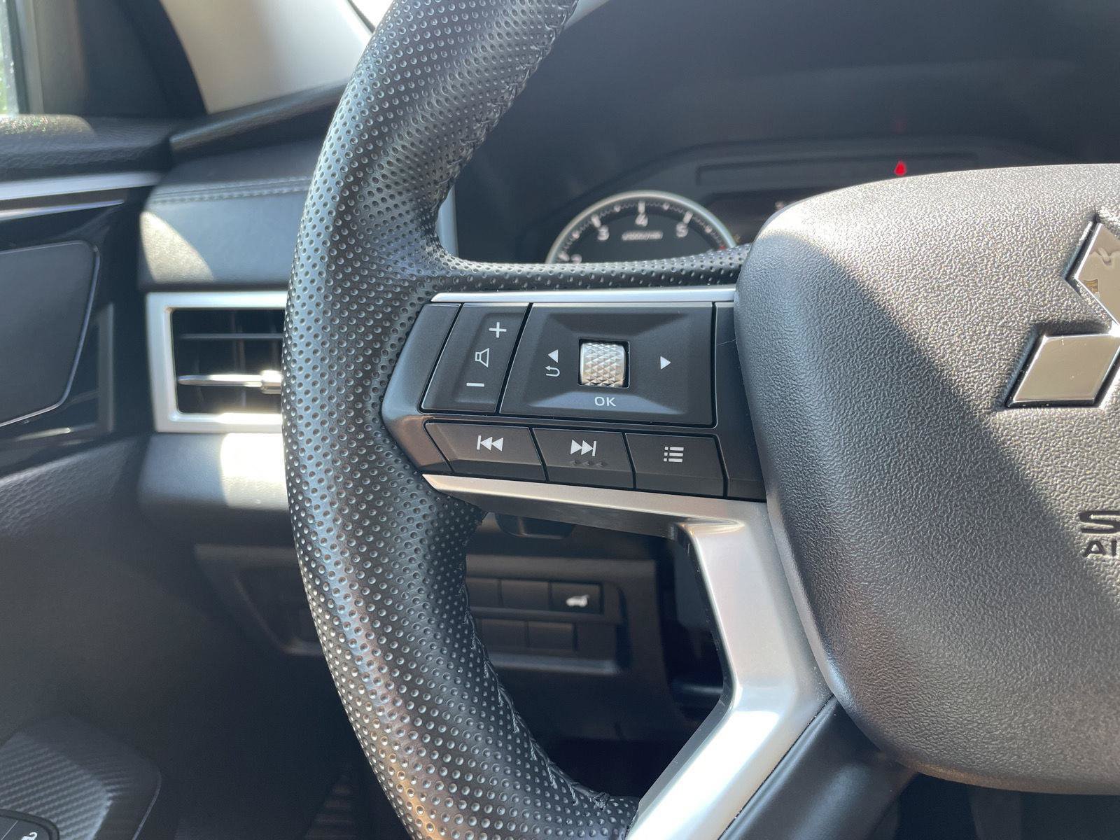Used 2025 Mitsubishi Outlander SE FWD image 13