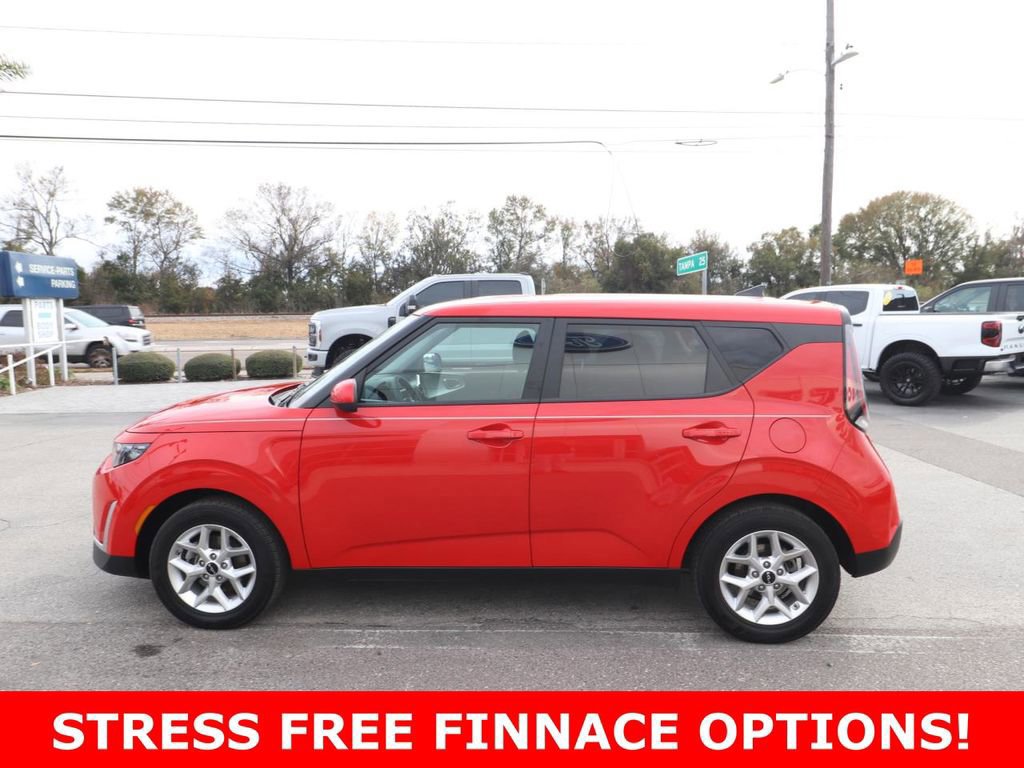 Used 2025 Kia Soul LX w/ LX Technology Package image 2