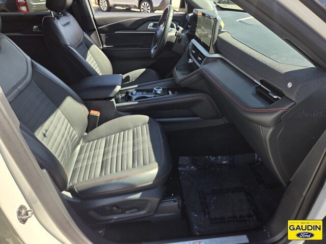 Certified 2025 Ford Explorer ST-Line w/ Premium Package RWD image 16