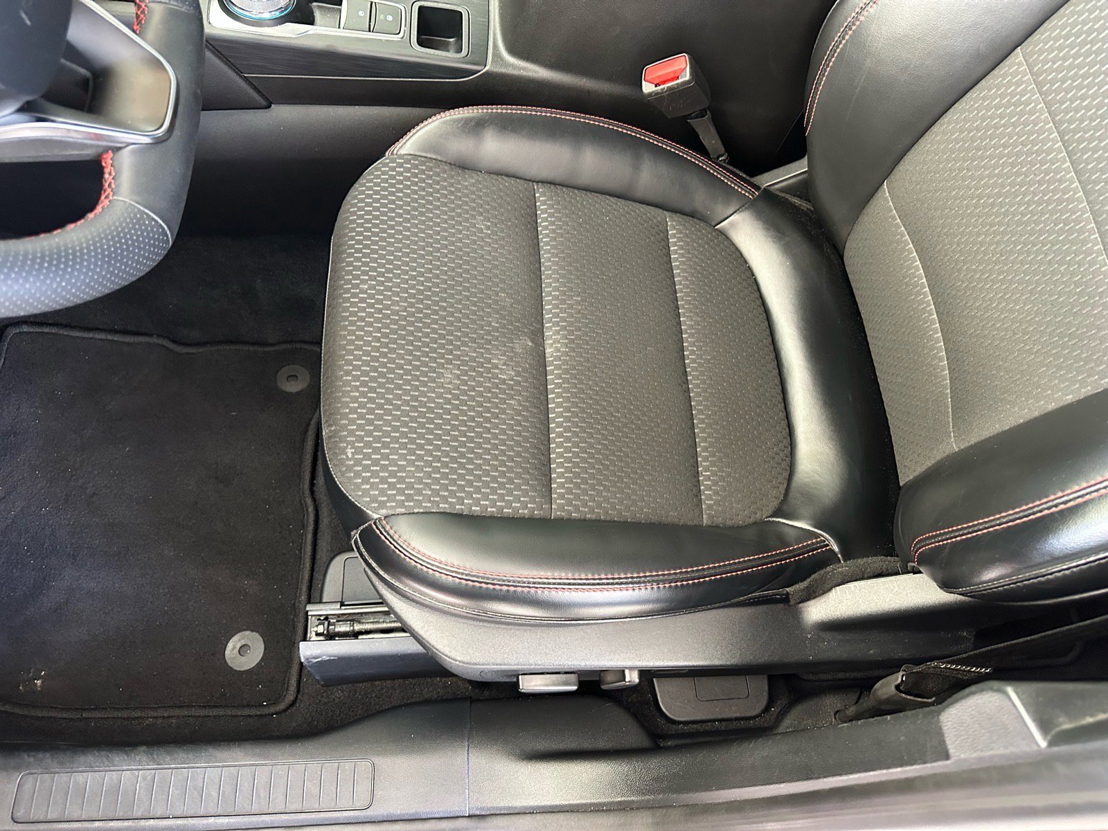 Certified 2024 Ford Escape ST-Line w/ Tech Pack #1 FWD image 21