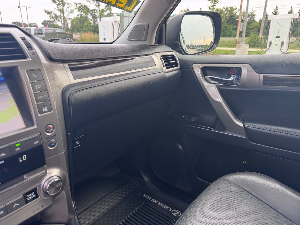Used 2018 Lexus GX 460 w/ Navigation Package AWD/4WD image 30