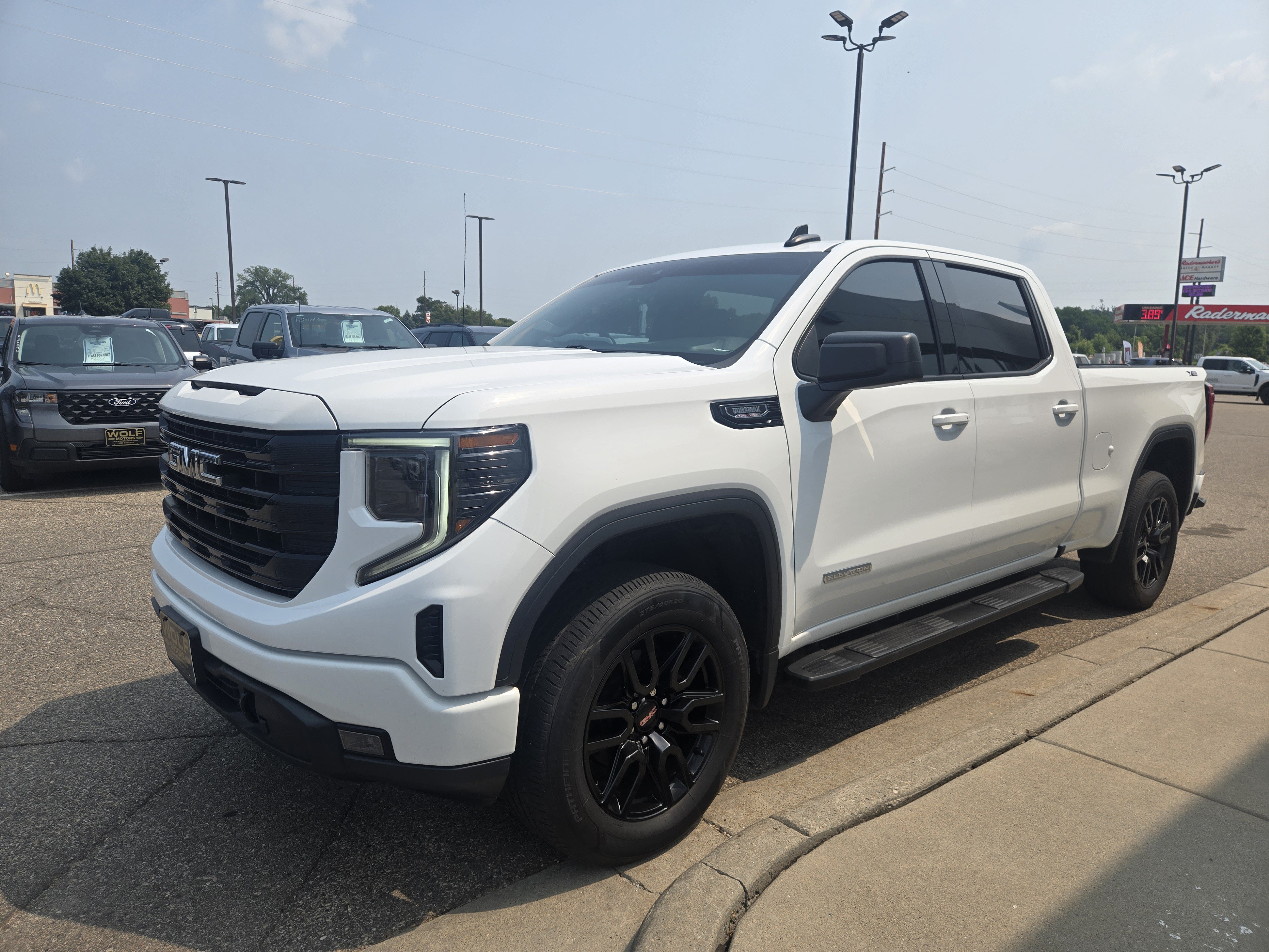 Used 2022 GMC Sierra 1500 Elevation w/ Preferred Package AWD/4WD image 17
