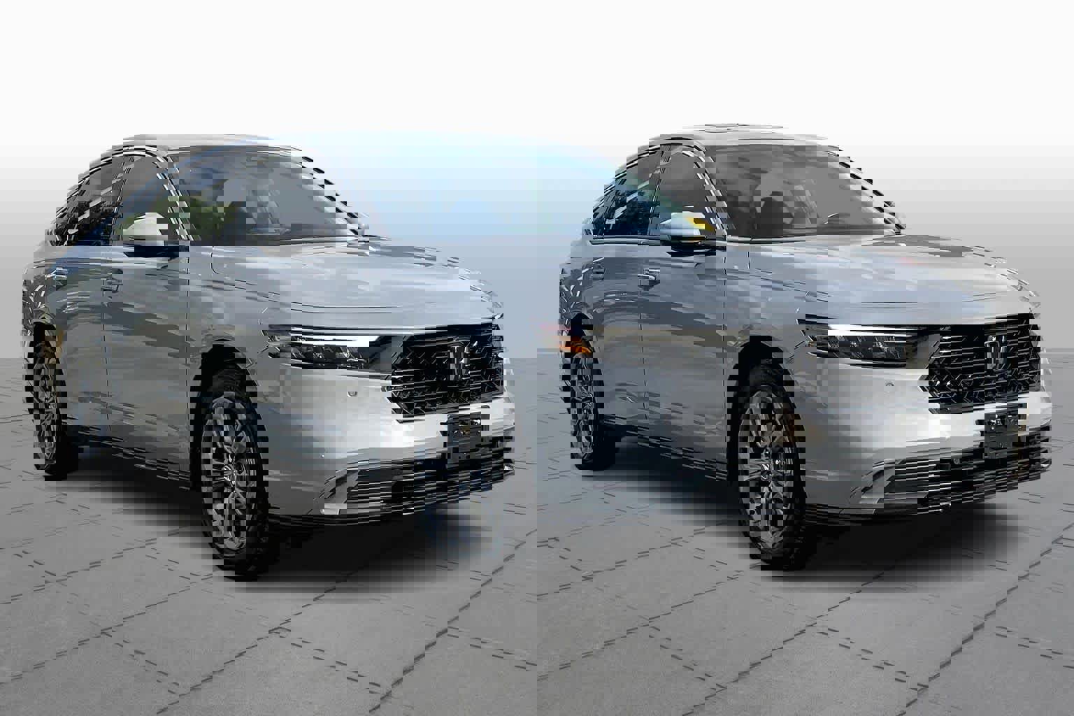 Used 2024 Honda Accord EX-L image 3