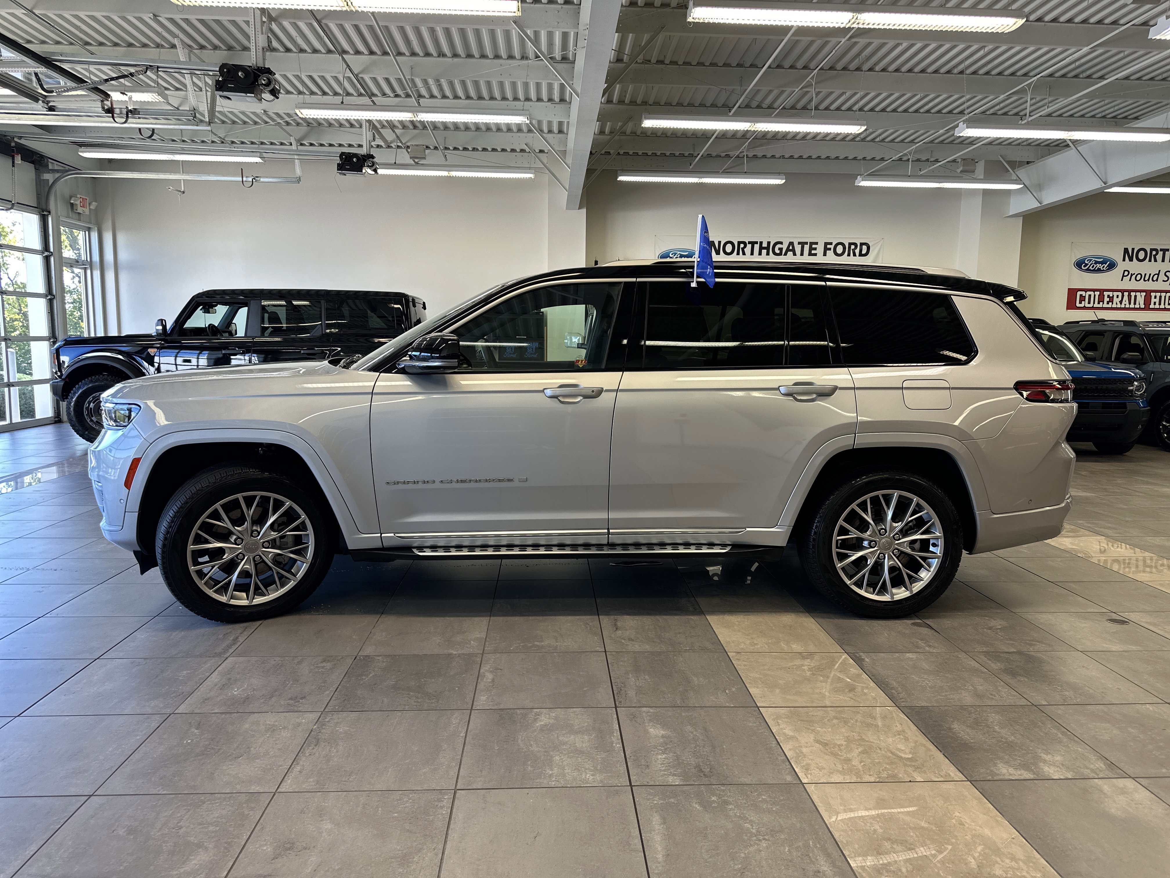 Used 2022 Jeep Grand Cherokee L Summit w/ Advanced Protech Group IV video 2