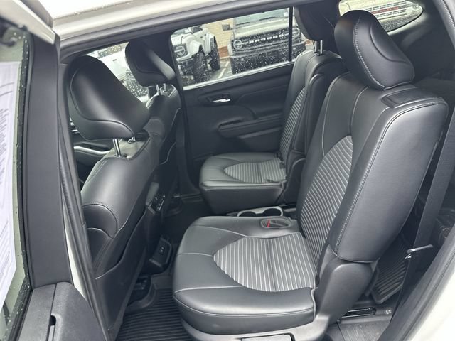 Used 2021 Toyota Highlander XSE FWD image 23