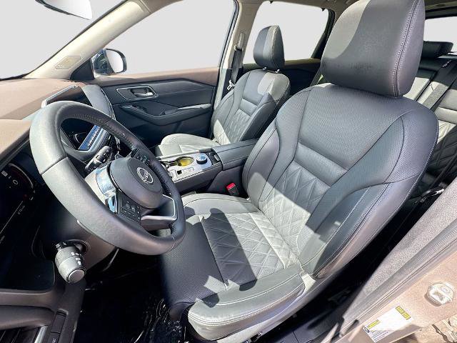 Used 2023 Nissan Rogue Platinum w/ Platinum Premium Package AWD/4WD image 18