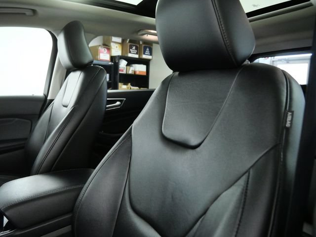 Certified 2020 Ford Edge Titanium w/ Canadian Touring Package AWD/4WD image 15