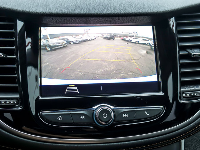 Used 2022 Chevrolet Trax LT w/ LT Convenience Package AWD/4WD image 16