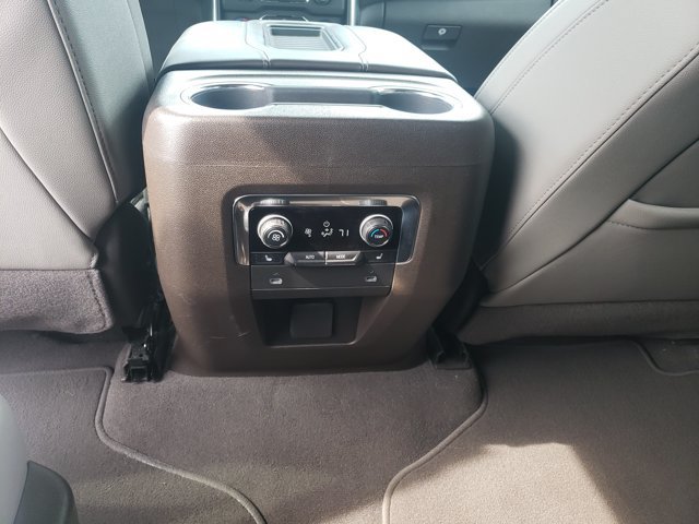 Used 2022 Chevrolet Tahoe LT w/ Luxury Package AWD/4WD image 16