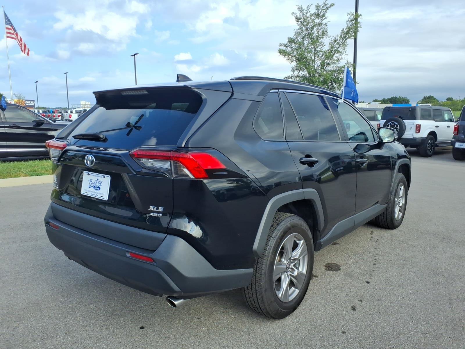 Used 2024 Toyota RAV4 XLE AWD/4WD image 3
