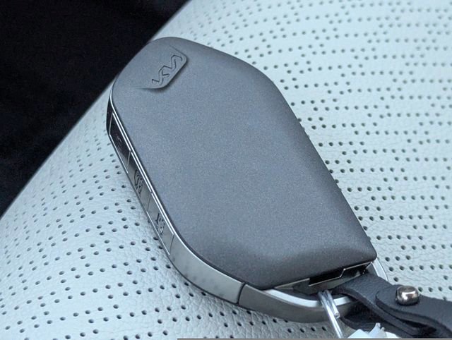 Used 2026 Kia Carnival SX Prestige image 32