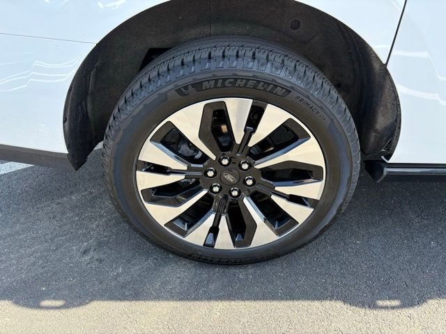 Certified 2025 Ford Expedition Max Platinum w/ Driver's Package AWD/4WD image 10