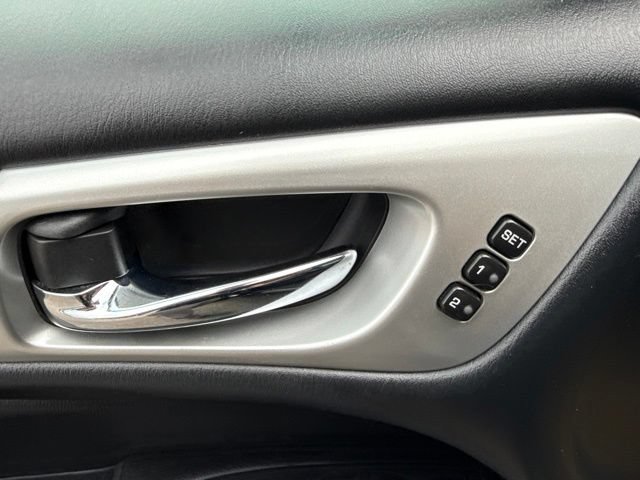 Used 2018 Nissan Pathfinder SL AWD/4WD image 15