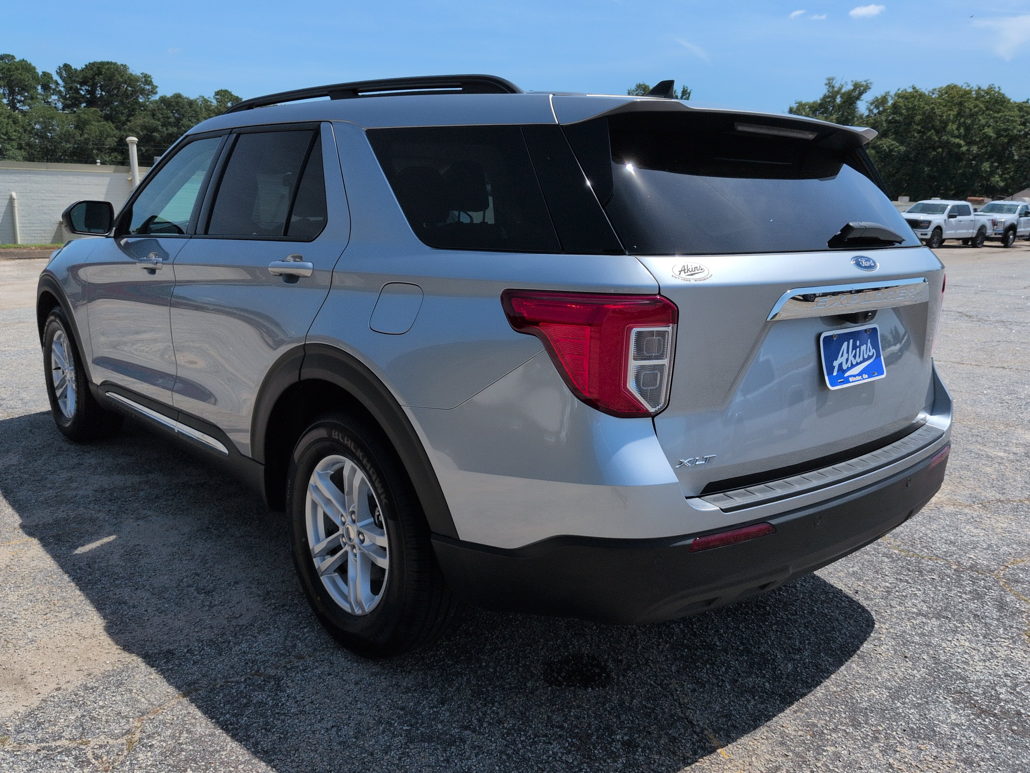 Certified 2023 Ford Explorer XLT RWD image 5