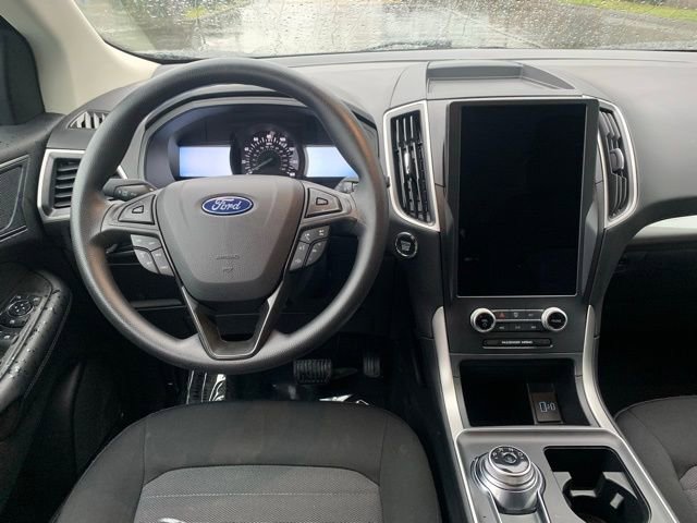 Certified 2024 Ford Edge SE w/ Black Appearance Package image 14