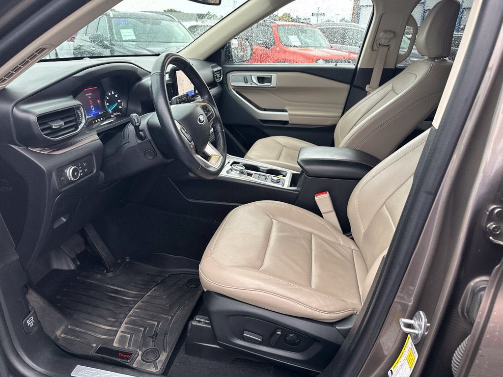 Certified 2021 Ford Explorer Limited w/ Equipment Group 301A AWD/4WD image 13