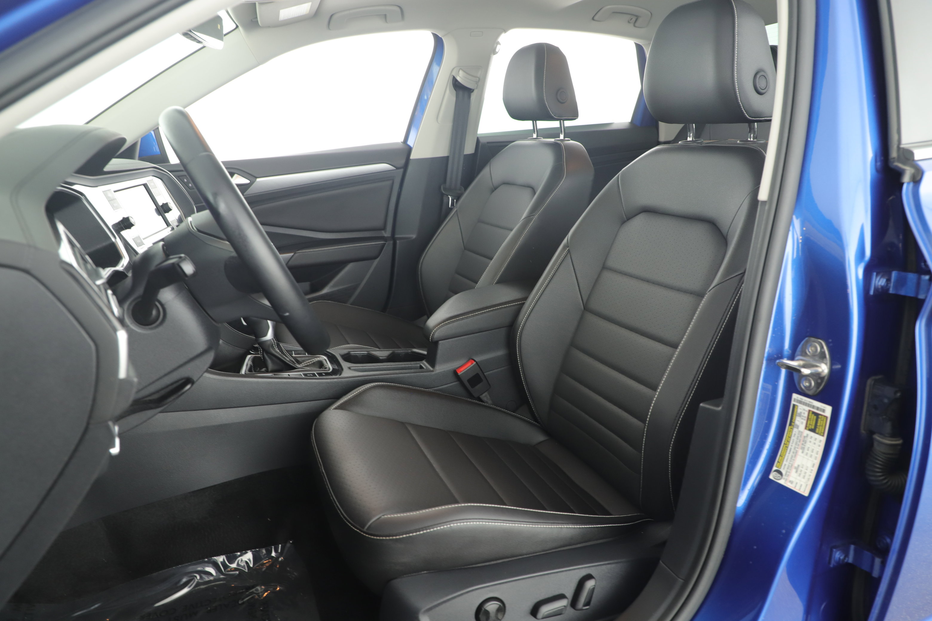 Used 2024 Volkswagen Jetta SE w/ Panoramic Sunroof Package image 11