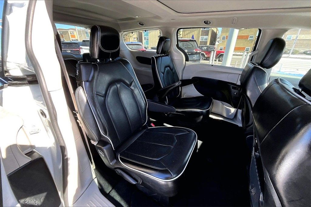 Used 2023 Chrysler Pacifica Limited image 26