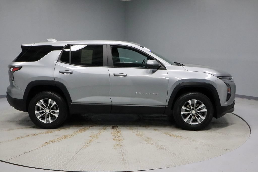 Used 2025 Chevrolet Equinox LT FWD image 12