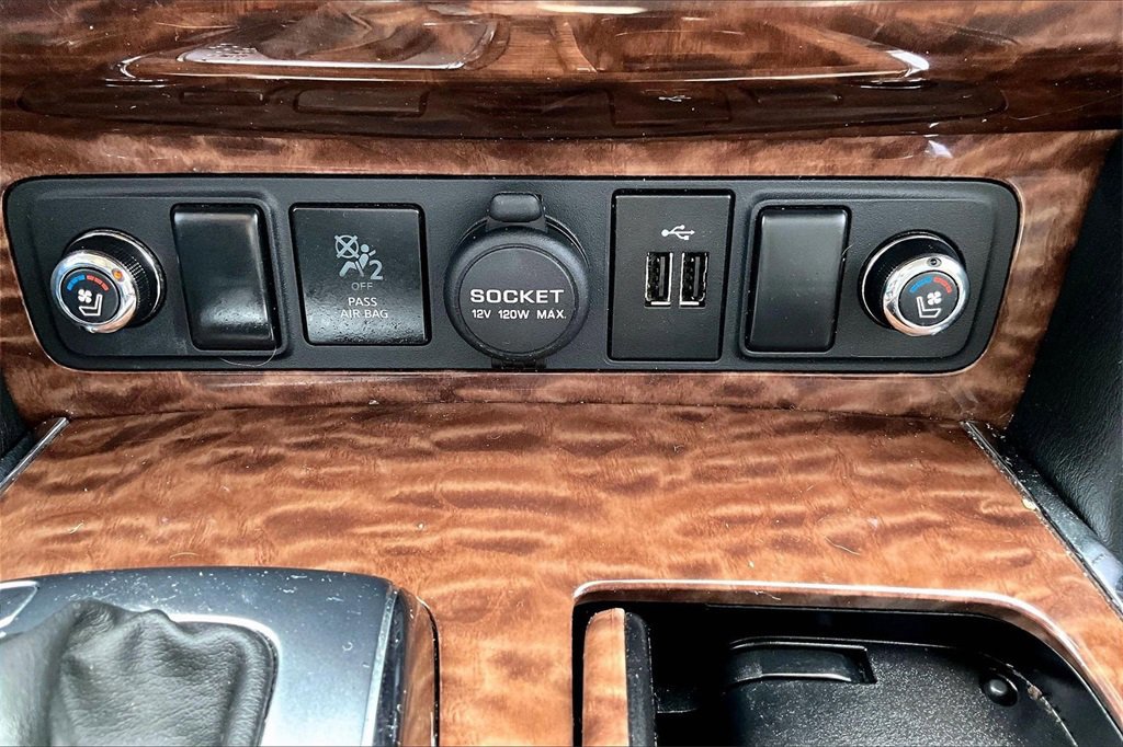 Used 2019 Nissan Armada Platinum w/ Captain's Chairs Package image 33