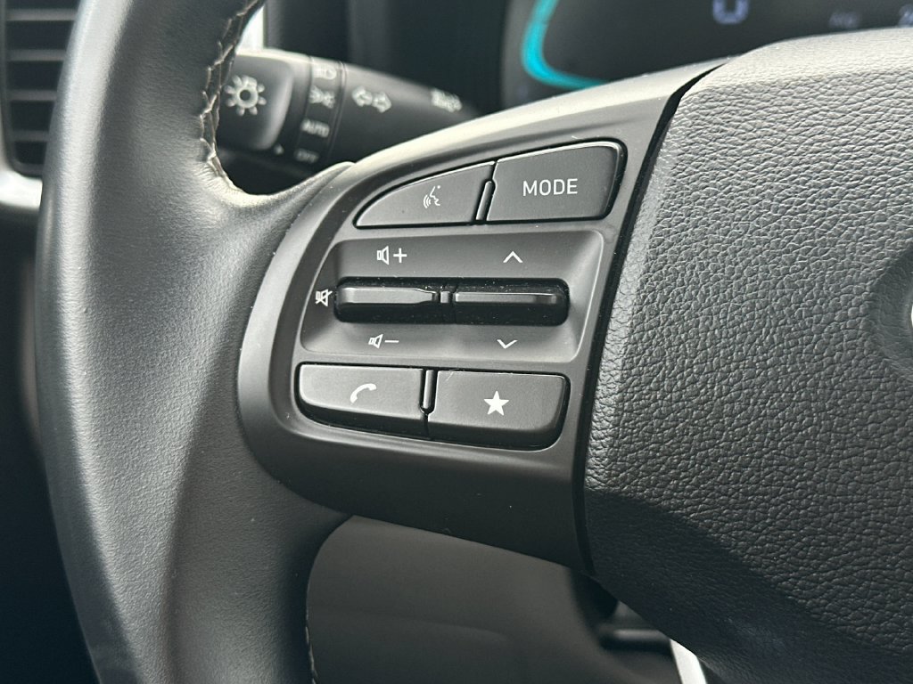 Used 2025 Hyundai Venue SEL FWD image 23